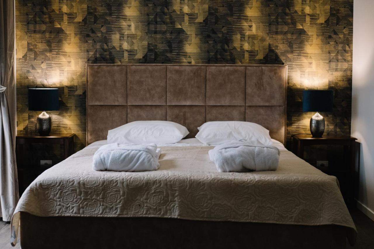 Hotel Bohema à Telšiai Extérieur photo
